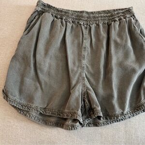 Casual Olive Green Women's Shorts
